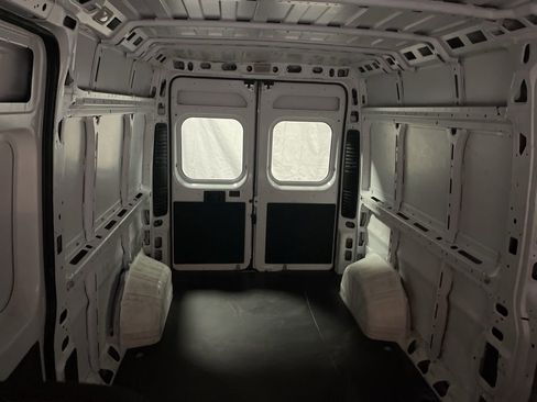 Used 2023 RAM ProMaster 2500 FWD image 12
