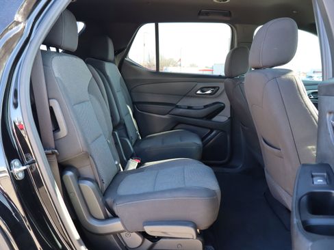 Used 2023 Chevrolet Traverse LT image 14