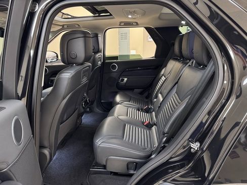 Used 2024 Land Rover Discovery S image 22