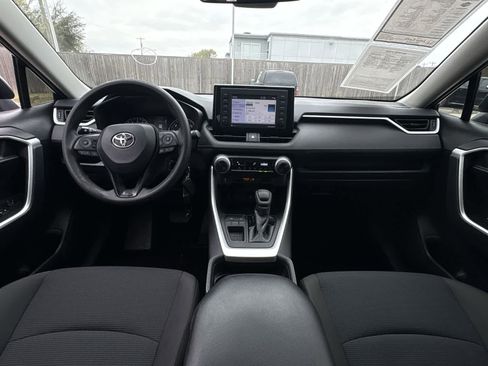 Used 2021 Toyota RAV4 LE image 9