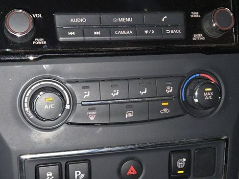 Used 2024 Nissan Titan SV w/ Accessory Utility Package image 18