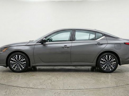 Used 2025 Nissan Altima 2.5 SV image 5