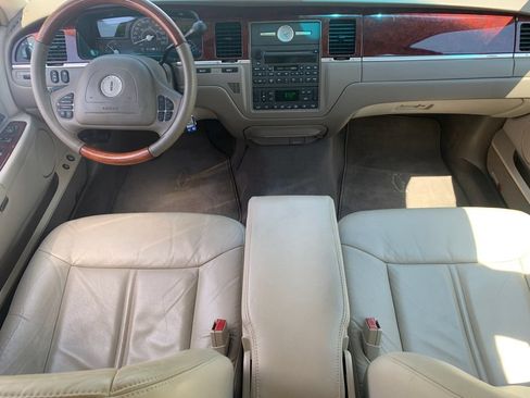 Used 2004 Lincoln Town Car Ultimate RWD image 11