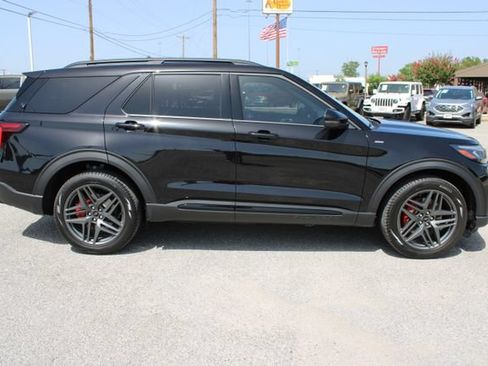New 2026 Ford Explorer ST-Line w/ ST-Line Street Pack AWD/4WD image 3