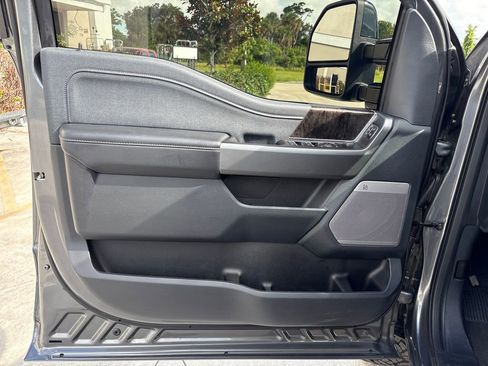 Certified 2025 Ford F250 Lariat w/ Tremor Off-Road Package AWD/4WD image 28