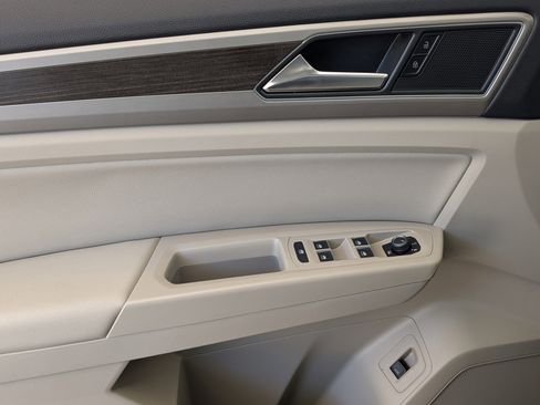 Used 2019 Volkswagen Atlas SE image 16