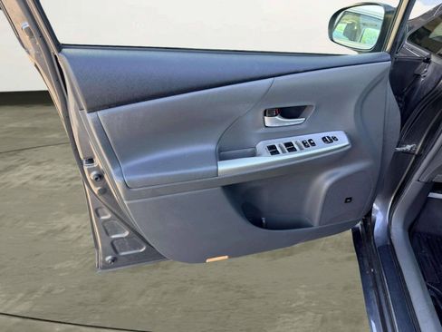 Used 2012 Toyota Prius V Five FWD image 17