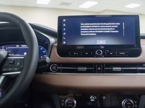 New 2026 Mitsubishi Outlander SEL image 22