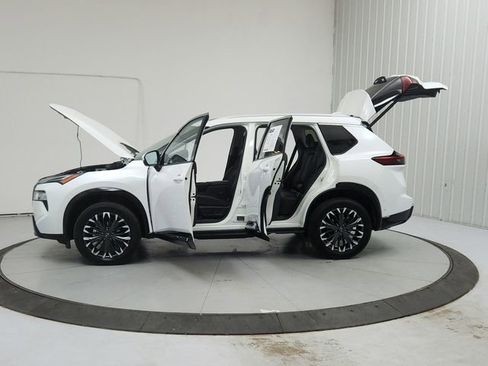 Used 2026 Nissan Rogue Platinum w/ Platinum Premium Package AWD/4WD image 12