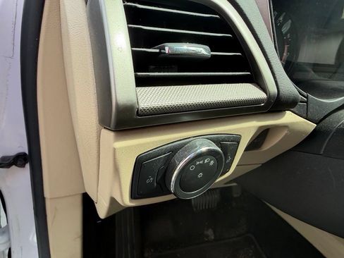Used 2014 Ford Fusion SE FWD image 14