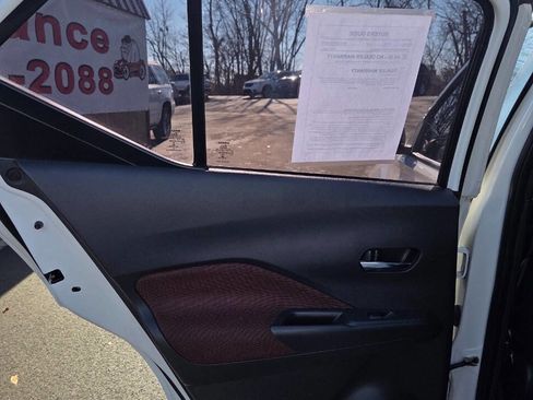 Used 2021 Nissan Kicks SR image 9