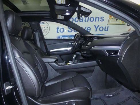 Used 2019 Cadillac XT4 Premium Luxury image 8