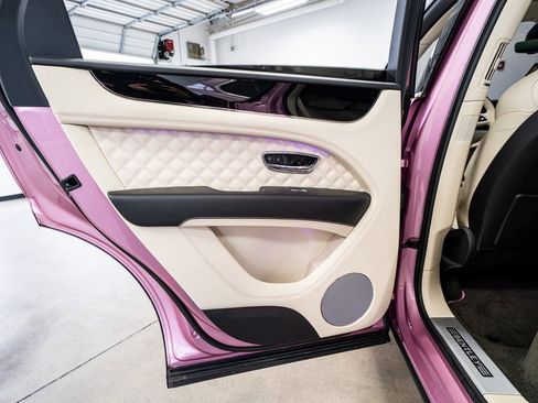 Used 2021 Bentley Bentayga image 54