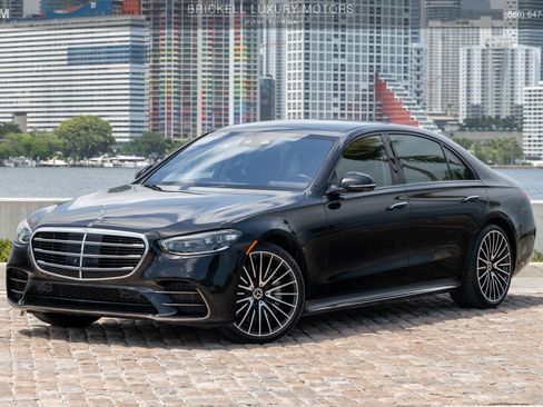 Used 2024 Mercedes-Benz S 580 4MATIC Sedan w/ AMG Line image 3