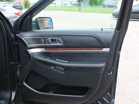 Used 2018 Ford Explorer Platinum AWD/4WD image 24