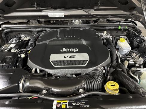 Used 2018 Jeep Wrangler Sport AWD/4WD image 22