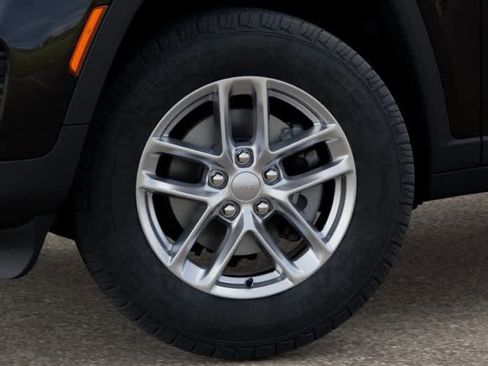 New 2025 Jeep Grand Cherokee Laredo X image 8