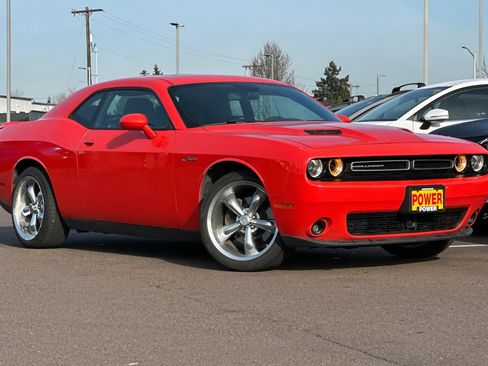 Used 2018 Dodge Challenger SXT Plus image 2