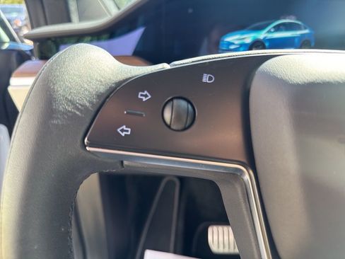 Used 2022 Tesla Model X image 26