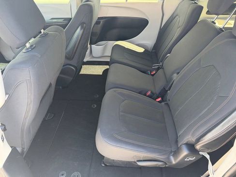 Used 2019 Chrysler Pacifica Touring Plus w/ Cold Weather Group FWD image 11