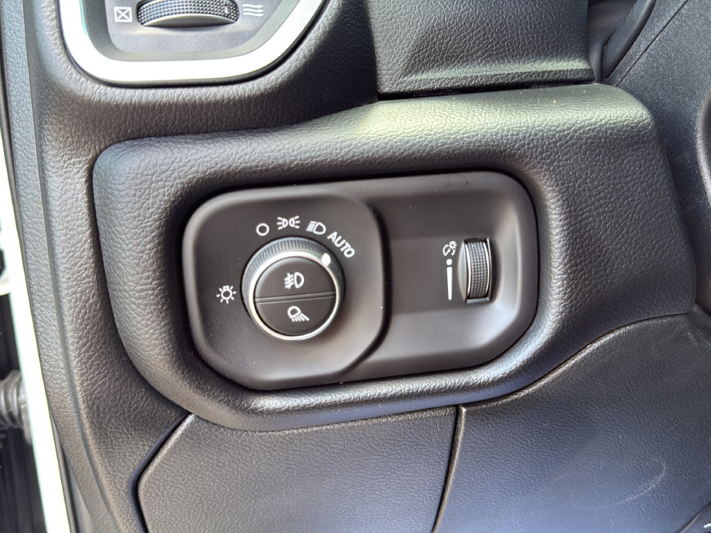 New 2026 RAM 3500 Big Horn AWD/4WD image 19