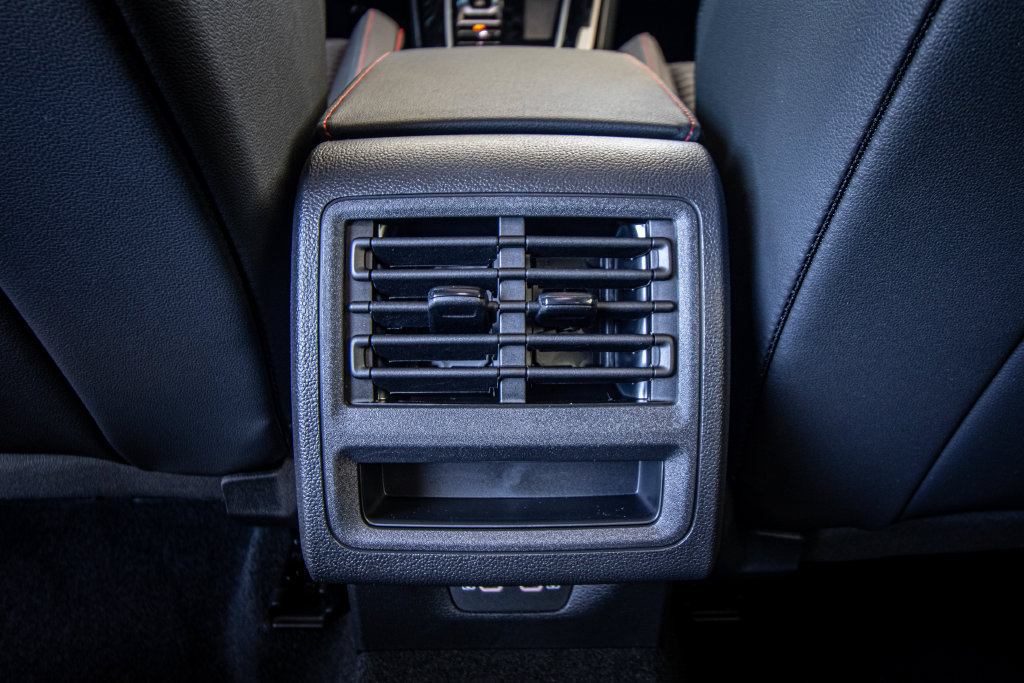 New 2026 Volkswagen GTI SE FWD image 32