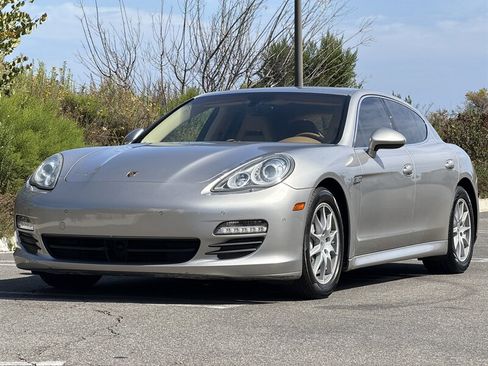 Used 2010 Porsche Panamera S RWD image 2