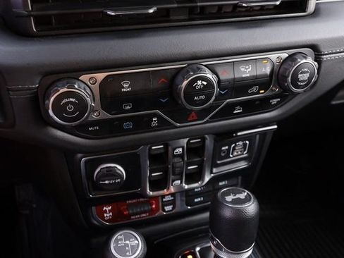 Used 2024 Jeep Wrangler Unlimited Rubicon 4xe AWD/4WD image 18
