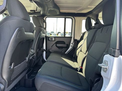Used 2024 Jeep Wrangler Unlimited Rubicon 4xe image 11