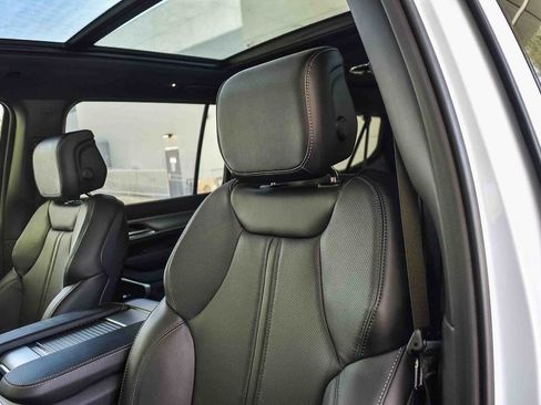 New 2026 Jeep Grand Wagoneer L Limited w/ Premium Group II image 25