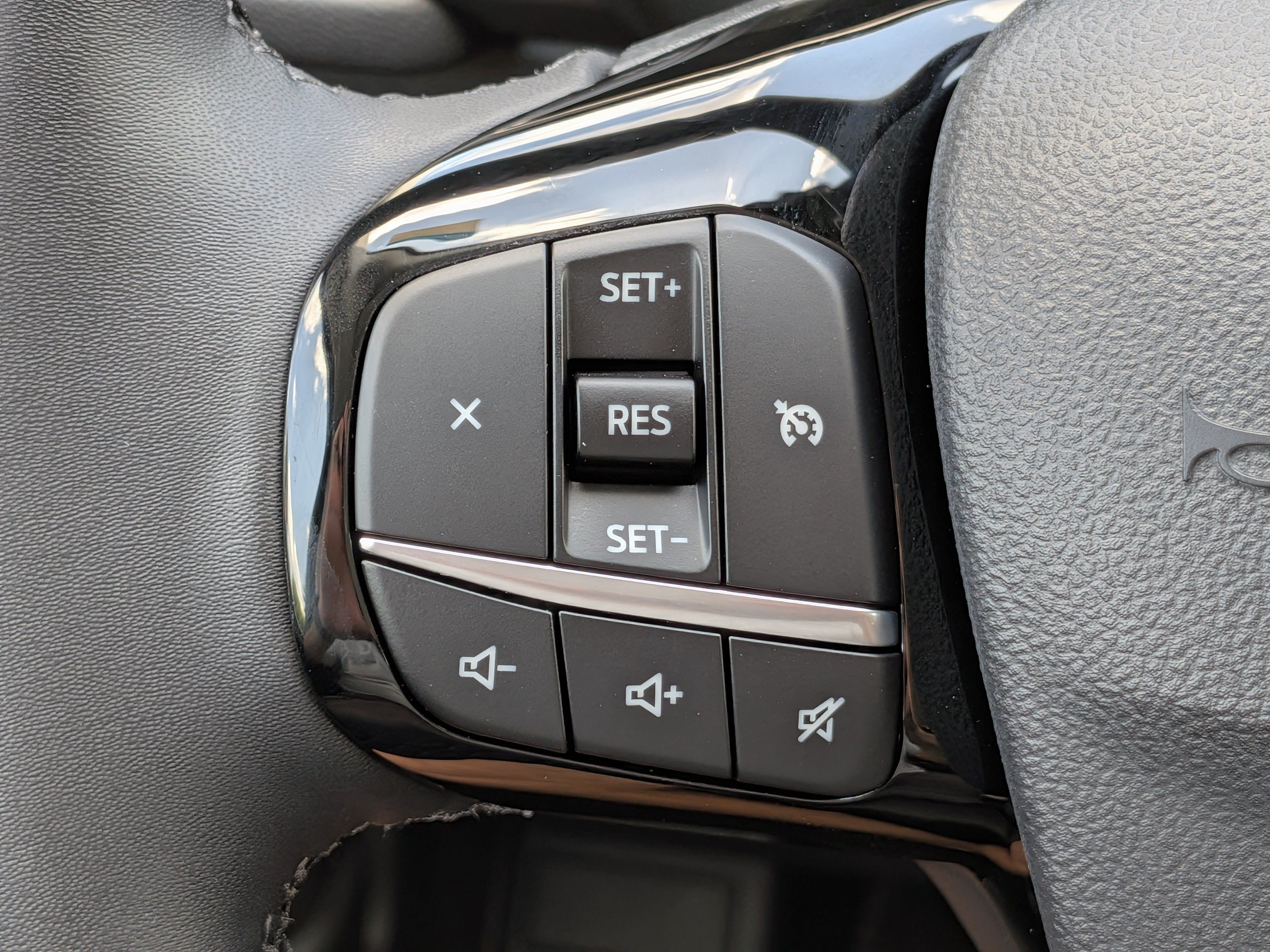 Used 2022 Ford Escape SEL FWD image 25