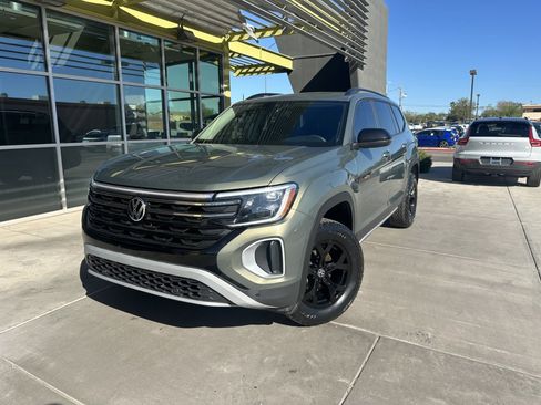 Used 2024 Volkswagen Atlas Peak Edition SE image 2