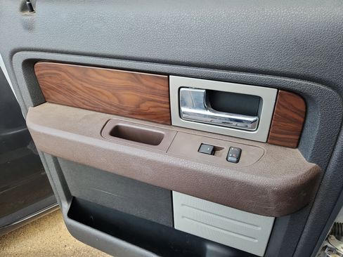 Used 2010 Ford F150 Platinum image 12