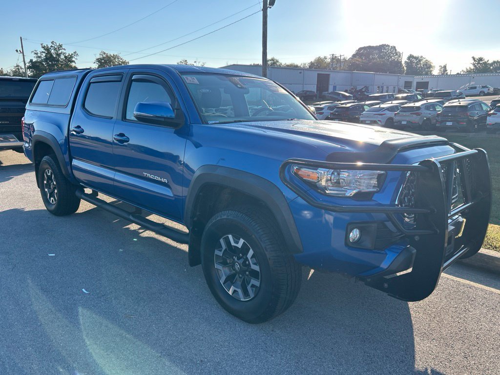 Used 2018 Toyota Tacoma TRD Off-Road AWD/4WD image 2
