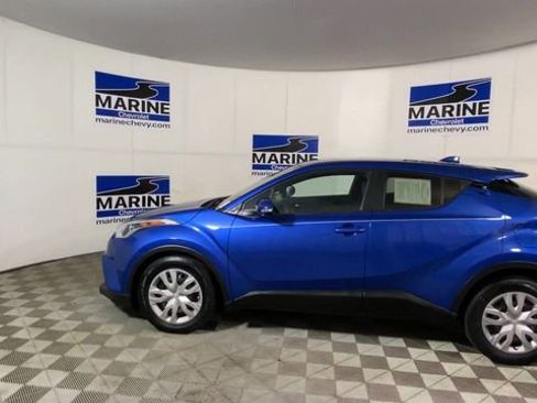 Used 2019 Toyota C-HR LE FWD image 7