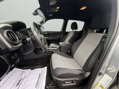 Used 2020 Toyota Tacoma TRD Off-Road image 4