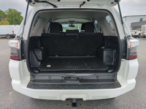 Used 2018 Toyota 4Runner SR5 AWD/4WD image 28