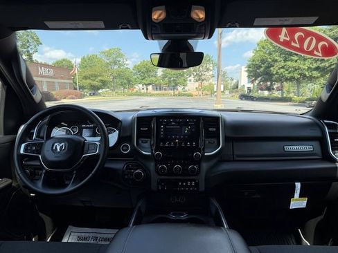 Used 2024 RAM 1500 Big Horn AWD/4WD image 40