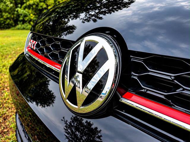 Used 2019 Volkswagen GTI SE w/ SE Experience Package FWD image 10