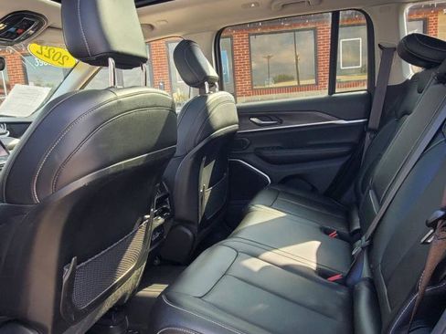 Used 2022 Jeep Grand Cherokee Limited AWD/4WD image 16