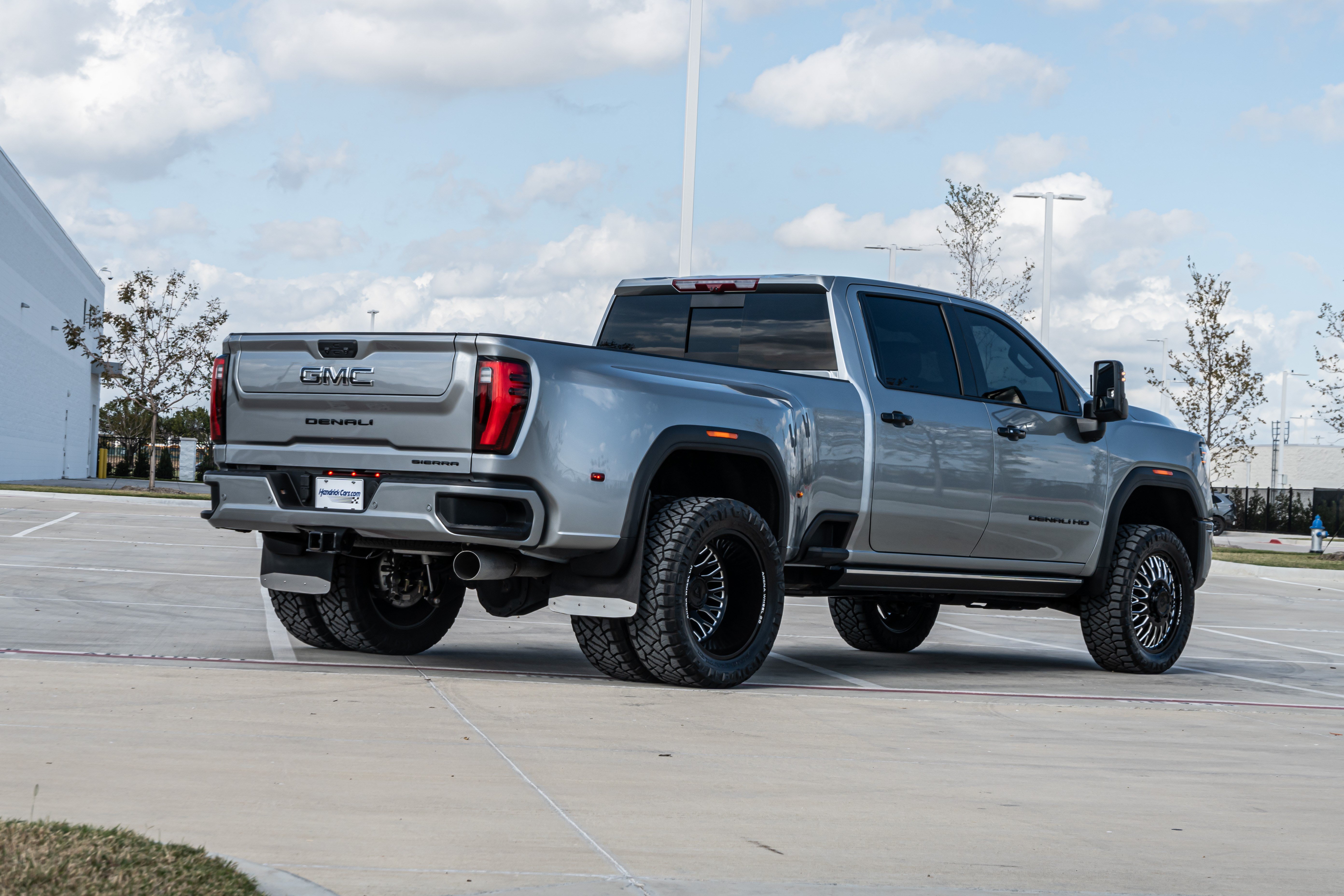 Used 2026 GMC Sierra 3500 Denali Ultimate AWD/4WD image 9