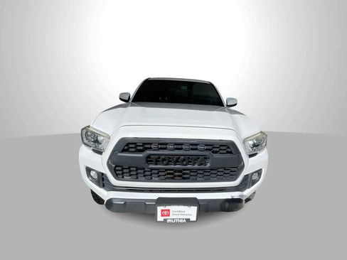 Certified 2019 Toyota Tacoma TRD Off-Road image 2