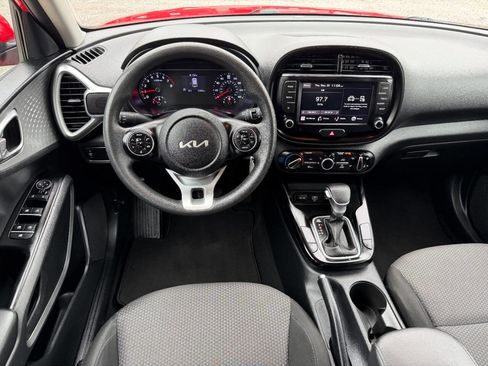 Used 2022 Kia Soul LX image 35