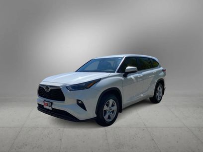 Used 2023 Toyota Highlander LE