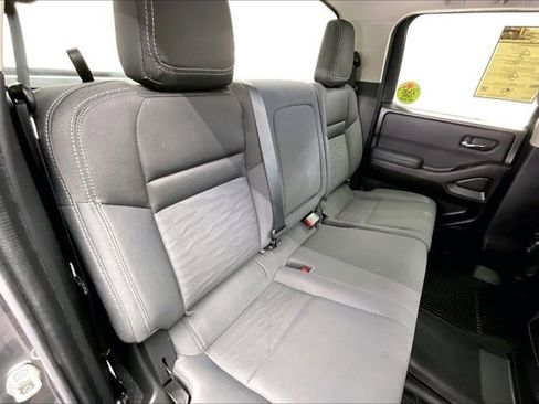 Used 2022 Nissan Frontier SV w/ Technology Package image 18