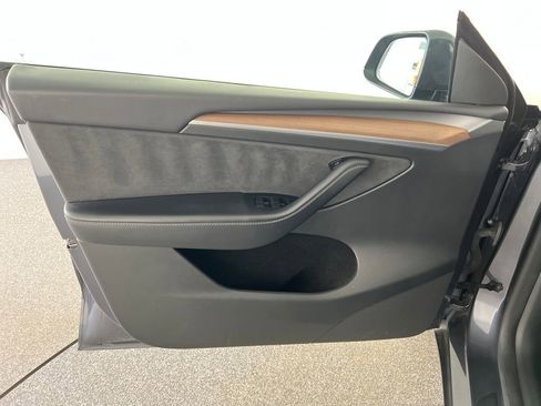 Used 2023 Tesla Model Y Long Range image 13