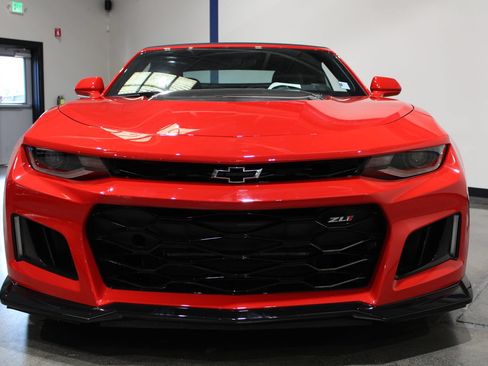 Used 2019 Chevrolet Camaro ZL1 RWD image 4