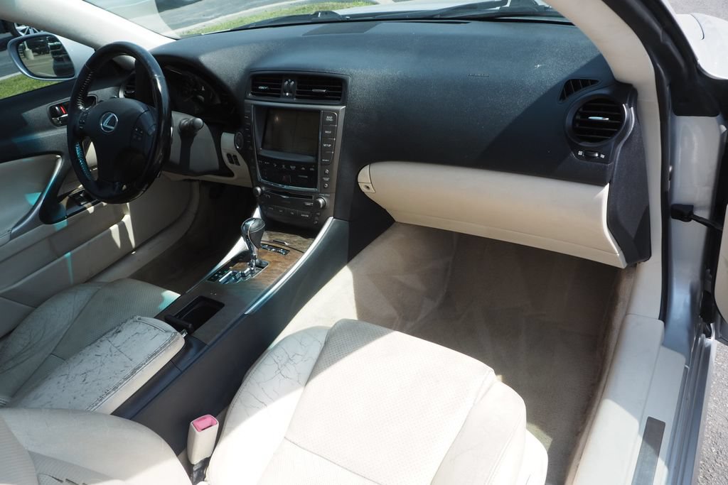 Used 2010 Lexus IS 250C w/ Luxury Pkg RWD image 19