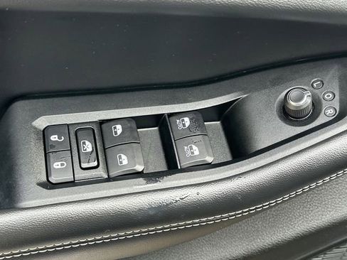 Used 2023 Jeep Grand Cherokee L Laredo image 28