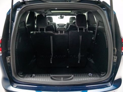 Used 2025 Chrysler Pacifica Limited FWD image 13